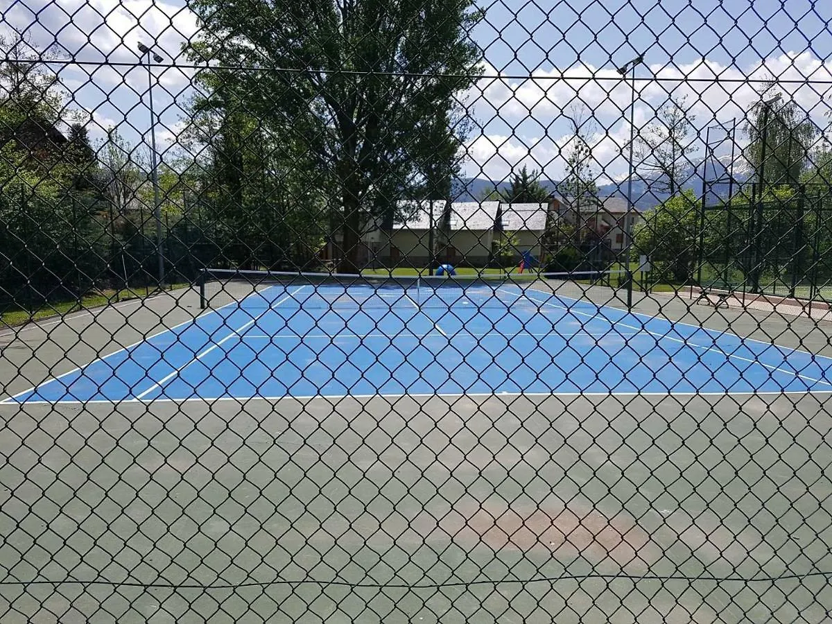Casa vacanze TPA Casa en Puigcerdà Residencial con piscina, padel, tenis para 8 personas Spagna