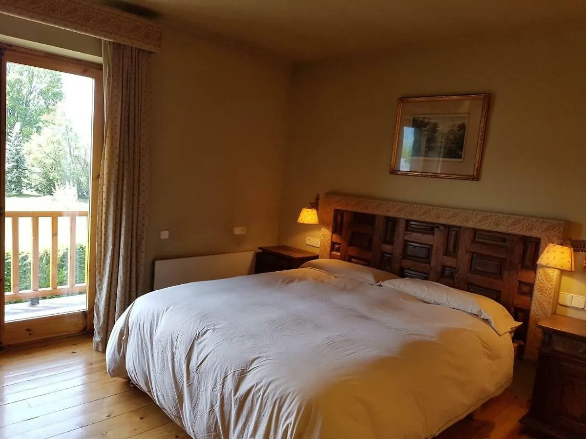 TPA Casa en Puigcerdà Residencial con piscina, padel, tenis para 8 personas 0*,